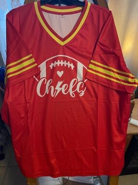 Woman tops 100% polyester very nice top new